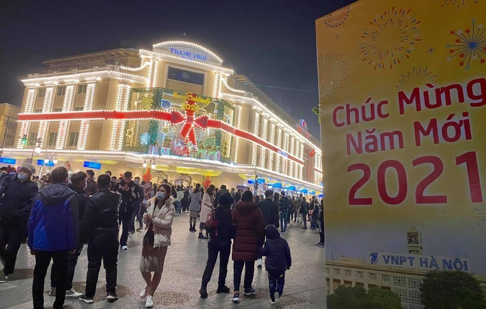 Mãn nhãn với pháo hoa rực rỡ đón chào năm mới - 60 Mãn nhãn với pháo hoa rực rỡ đón chào năm mới - 60