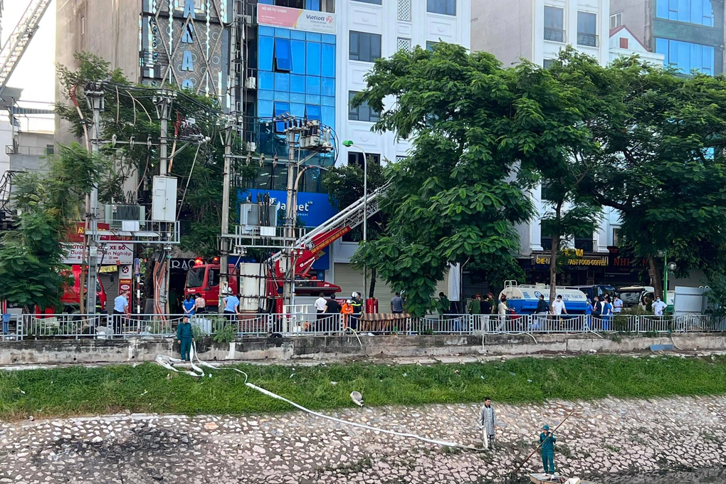 Nhân chứng kể lại thời khắc đội cứu hỏa nhận tin 3 đồng đội gặp nạn - 5 Nhân chứng kể lại thời khắc đội cứu hỏa nhận tin 3 đồng đội gặp nạn - 5