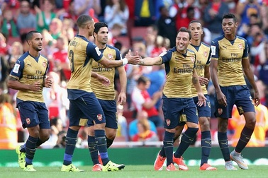 Arsenal “chơi tennis” với Lyon