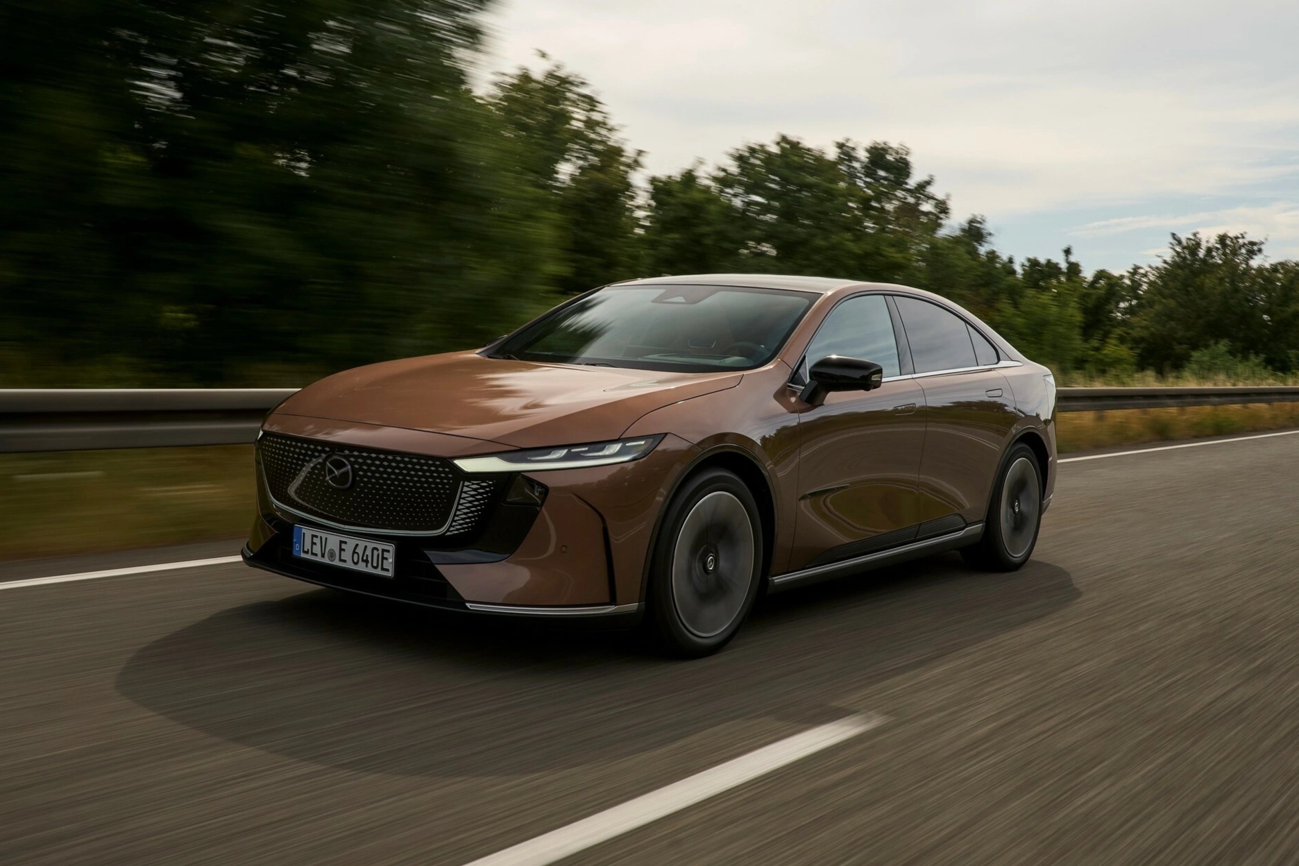 Xe điện mới của Mazda có giá bán tại Trung Quốc rẻ bằng nửa ở châu Âu - 1