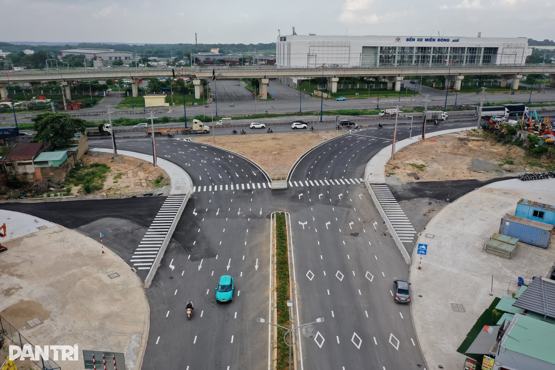 Con đường kết nối khu Đông TPHCM về đích sau 4 năm xây dựng - 3 Con đường kết nối khu Đông TPHCM về đích sau 4 năm xây dựng - 3
