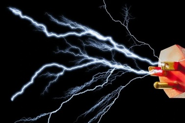 Bé gái 12 tuổi bị điện giật tử vong khi chơi tại sân bóng