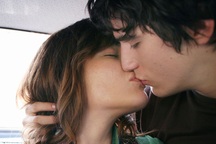 Mẹ sốc vì tìm thấy bao cao su trong phòng con trai 15 tuổi