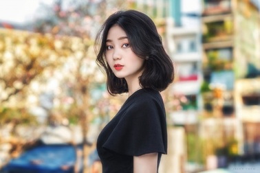 Thiếu nữ Đắk Nông vẫn đẹp “hút hồn” với trang phục màu đen