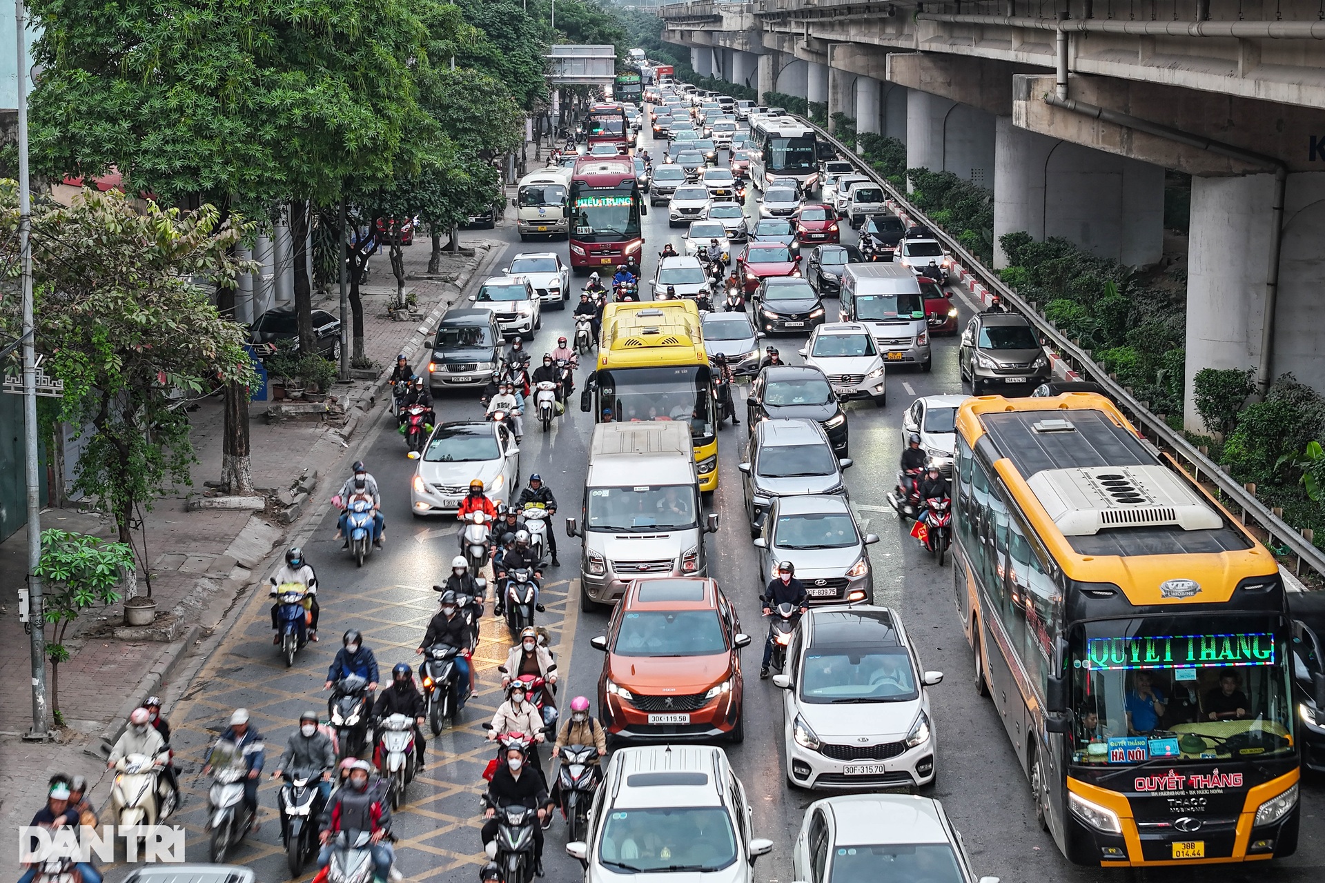 Cao tốc Pháp Vân - Cầu Giẽ ùn tắc 5km, hàng nghìn ô tô nhích từng mét - 9 Cao tốc Pháp Vân - Cầu Giẽ ùn tắc 5km, hàng nghìn ô tô nhích từng mét - 9