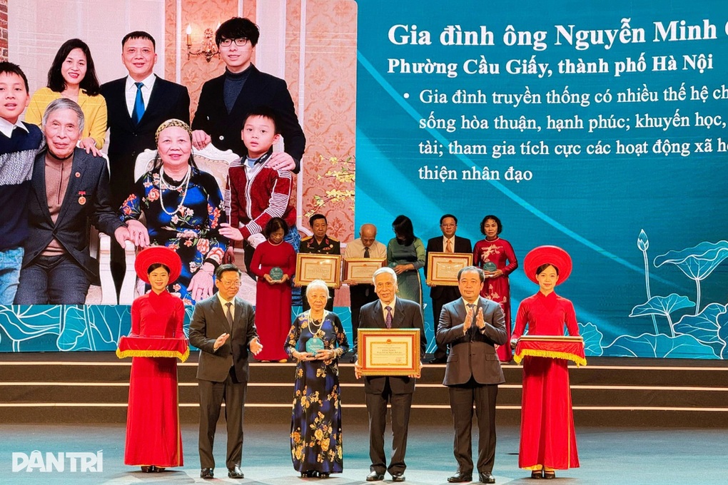 Bí thư Hà Nội nói về mục tiêu xây dựng cuộc sống hạnh phúc của người dân - 2