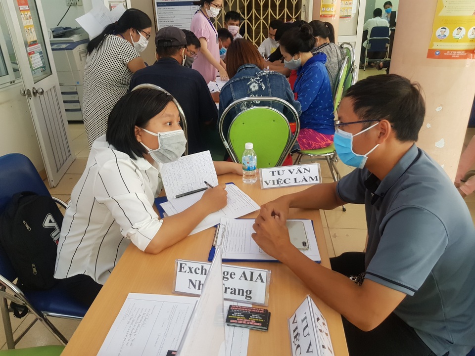 Covid-19 khiến hàng ngàn lao động ở Khánh Hòa mất việc - 4 Covid-19 khiến hàng ngàn lao động ở Khánh Hòa mất việc - 4