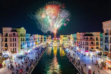 Grand World: Chốn hẹn hò mới của giới trẻ dịp 8/3