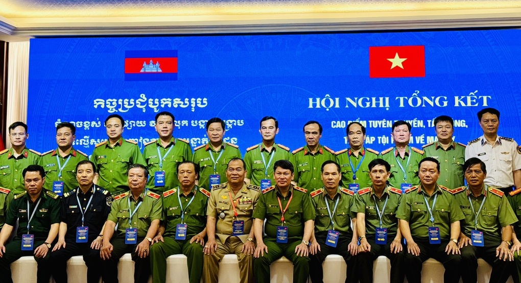 Trung tướng Viện: Có người nước ngoài vào Việt Nam tạo vỏ bọc buôn ma túy - 2 Trung tướng Viện: Có người nước ngoài vào Việt Nam tạo vỏ bọc buôn ma túy - 2
