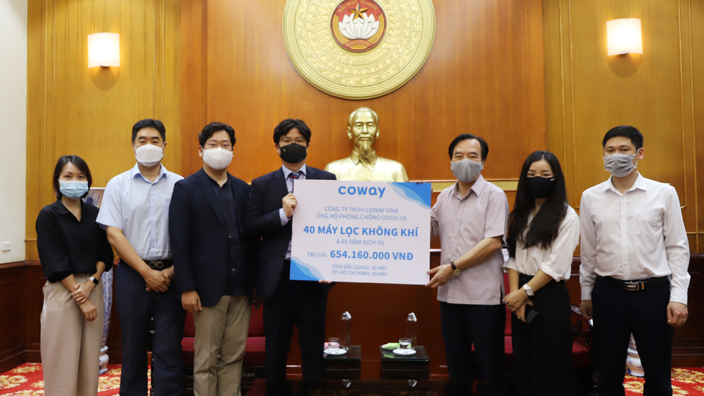 Coway Vina trao tặng 40 máy lọc không khí hỗ trợ tuyến đầu chống dịch - 1 Coway Vina trao tặng 40 máy lọc không khí hỗ trợ tuyến đầu chống dịch - 1
