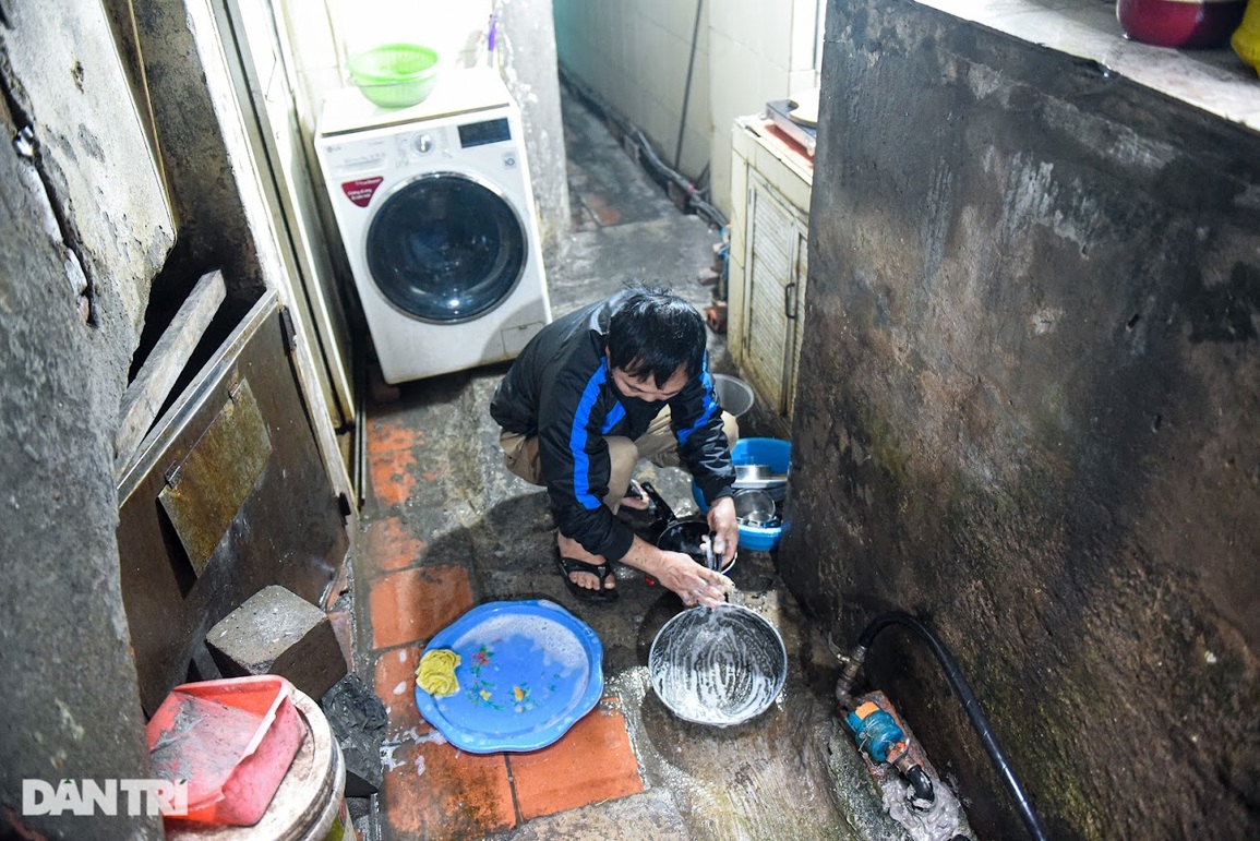 Ngõ cô đơn ở phố cổ Hà Nội: Chồng vắng vợ, trai tráng ế chỏng chơ - 1 Ngõ cô đơn ở phố cổ Hà Nội: Chồng vắng vợ, trai tráng ế chỏng chơ - 1
