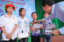 Báo Dân trí trao học bổng tới học sinh có hoàn cảnh khó khăn tại Hà Giang