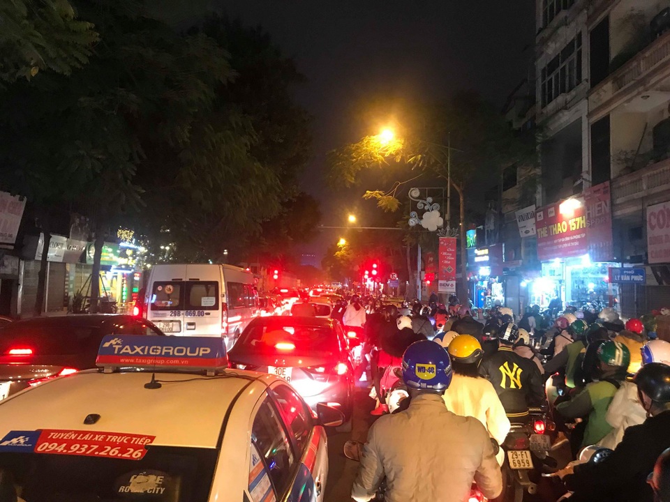 Biển người hân hoan chào năm mới 2020 - 61 Biển người hân hoan chào năm mới 2020 - 61