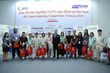 Nữ “tay hàn” giành chức vô địch tại triển lãm NEPCON