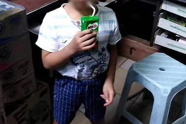 Cặp đôi bỏ quên con 5 tuổi trên đường đi du lịch mà không hay biết