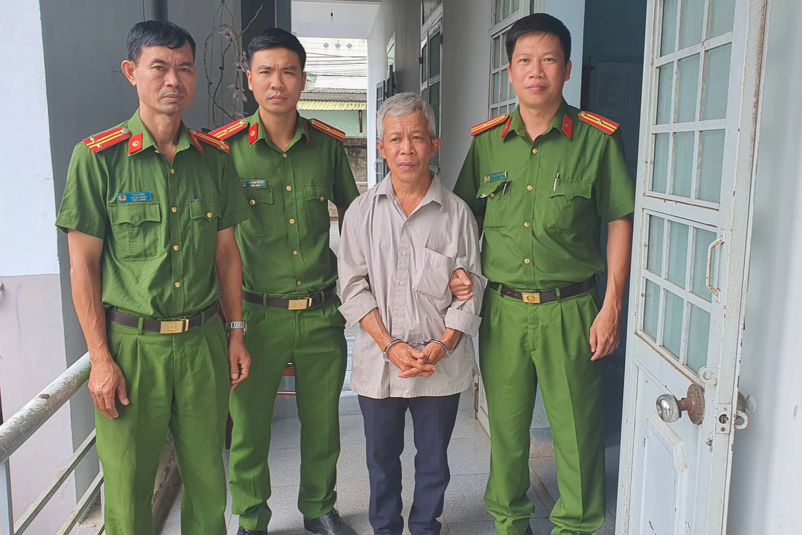 Đổ thuốc trừ sâu xuống giếng vì hận vợ cũ có tình mới - 1 Đổ thuốc trừ sâu xuống giếng vì hận vợ cũ có tình mới - 1