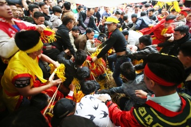 “Lễ hội không có tội, mà do một bộ phận con người làm hỏng nó…”