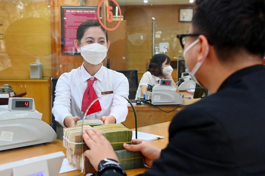Gần 50.000 người nhận lương hưu bằng tiền mặt ở TPHCM cần lưu ý - 1 Gần 50.000 người nhận lương hưu bằng tiền mặt ở TPHCM cần lưu ý - 1