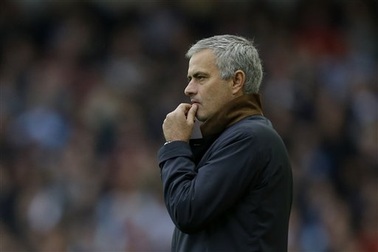 Matic: "Đôi khi không dễ làm việc cùng Mourinho"