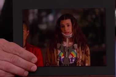 Ngỡ ngàng với váy xẻ quá bạo của sao Hollywood