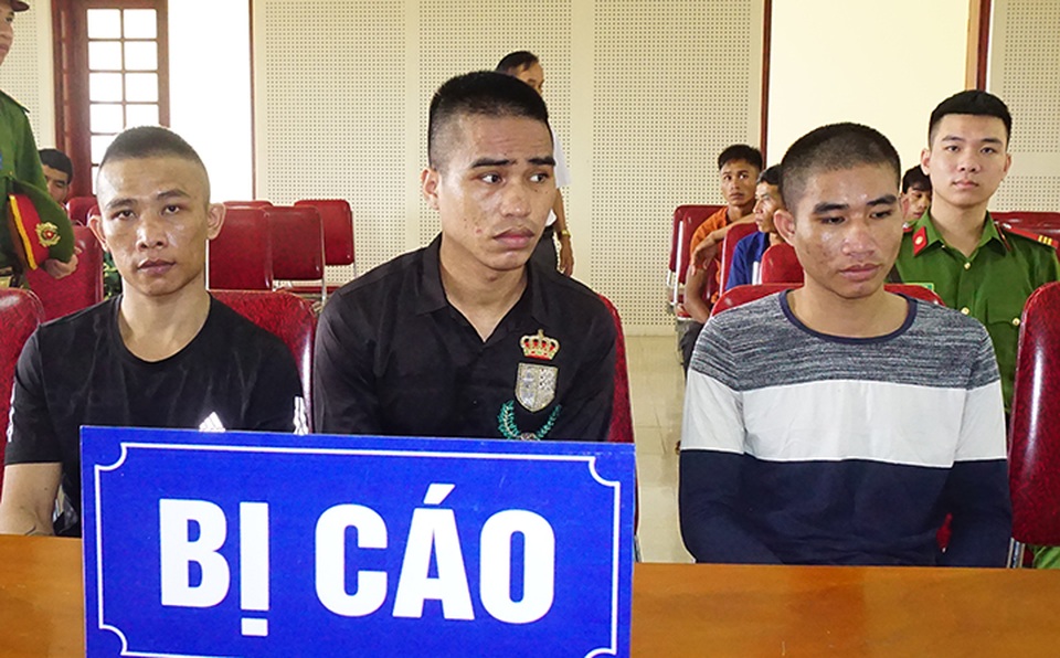 Cuộc bỏ trốn của sơn nữ bị bán làm vợ năm 14 tuổi - 2 Cuộc bỏ trốn của sơn nữ bị bán làm vợ năm 14 tuổi - 2
