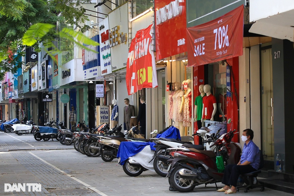 Trung tâm thương mại ở Hà Nội ngày đầu mở cửa đón khách trở lại - 10 Trung tâm thương mại ở Hà Nội ngày đầu mở cửa đón khách trở lại - 10