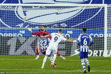 Benzema và Hazard tỏa sáng, Real Madrid gây áp lực lên Atletico