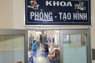 Vụ nghi phóng hỏa vì mâu thuẫn tình cảm: Con trai nạn nhân bỏng 65%
