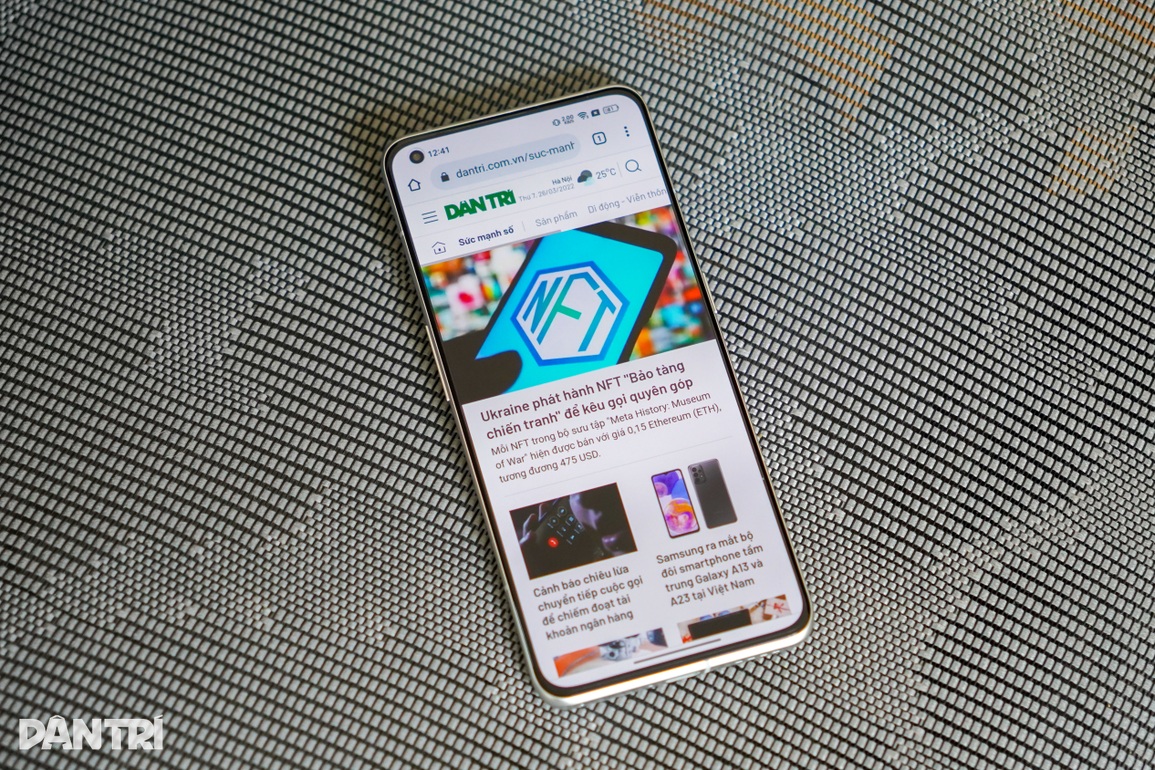 Cận cảnh smartphone đầu tiên có ống kính mắt cá - 2 Cận cảnh smartphone đầu tiên có ống kính mắt cá - 2