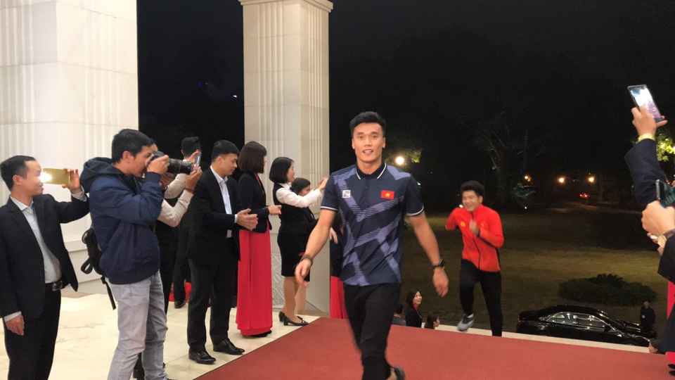 Thủ tướng: Sau các cầu thủ là cả dân tộc, là bản lĩnh, khát vọng Việt Nam - 32 Thủ tướng: Sau các cầu thủ là cả dân tộc, là bản lĩnh, khát vọng Việt Nam - 32