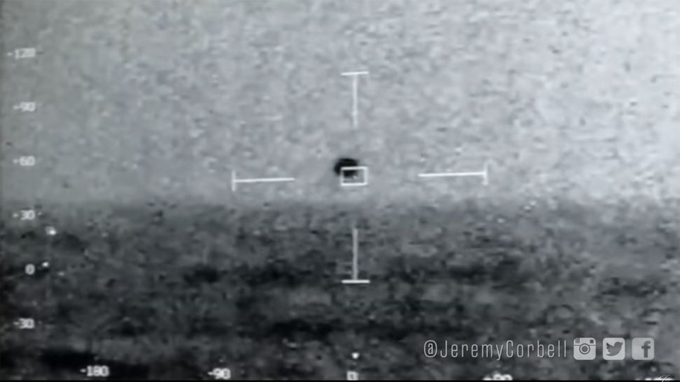 Hải quân Mỹ thu được hình ảnh UFO hình cầu bí ẩn lao xuống đại dương - 1 Hải quân Mỹ thu được hình ảnh UFO hình cầu bí ẩn lao xuống đại dương - 1