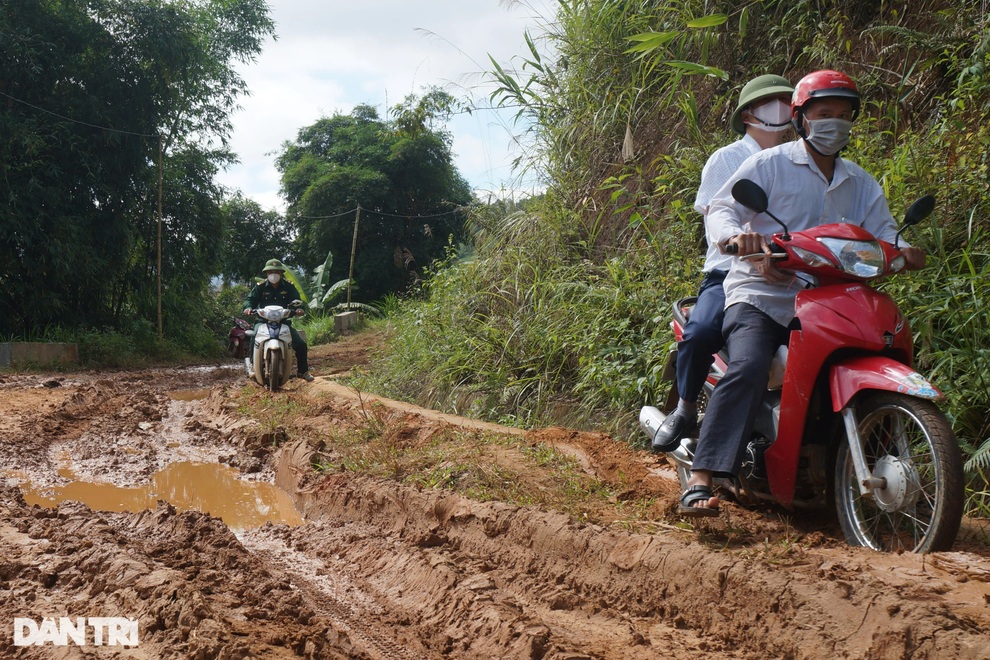 Bản nghèo nơi biên cương mong bạn đọc Dân trí giúp xây cầu vượt suối dữ - 3 Bản nghèo nơi biên cương mong bạn đọc Dân trí giúp xây cầu vượt suối dữ - 3