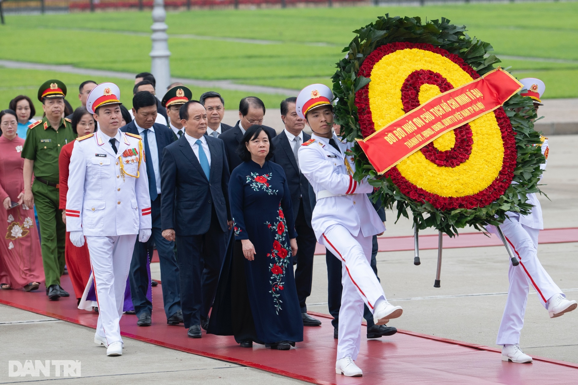 Sáng nay lãnh đạo Đảng, Nhà nước vào Lăng viếng Chủ tịch Hồ Chí Minh - 12 Sáng nay lãnh đạo Đảng, Nhà nước vào Lăng viếng Chủ tịch Hồ Chí Minh - 12