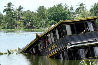 Tàu Dìn Ký lại đang chìm