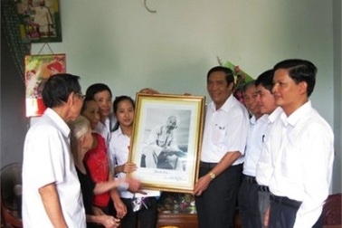 Hà Tĩnh: Tuyên dương huyện hiếu học có 600 em đậu Đại học