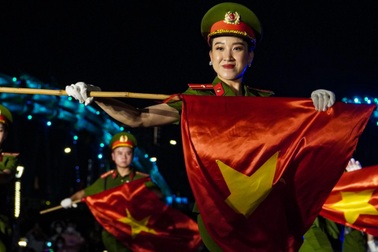 Mãn nhãn với đoàn quân nhạc biểu diễu trên đường phố Đà Nẵng