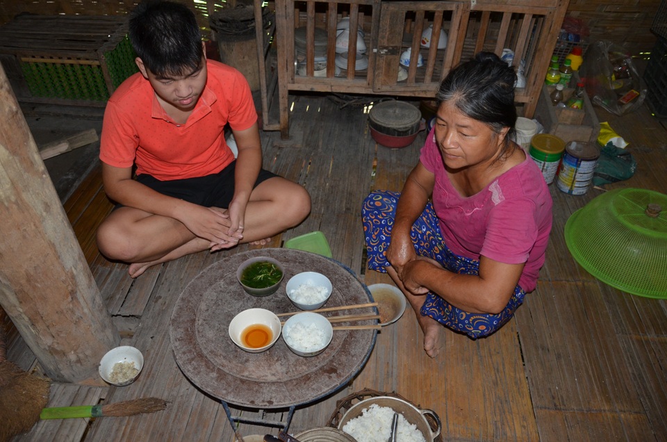 Bạn đọc giúp đỡ người mẹ khờ, con trai không biết bố mình là ai - 4 Bạn đọc giúp đỡ người mẹ khờ, con trai không biết bố mình là ai - 4