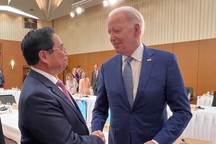 Thủ tướng gặp Tổng thống Mỹ Joe Biden và lãnh đạo các nước G7