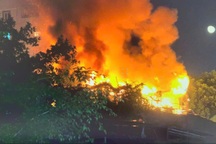 Cháy nhà 4 tầng ở gần Bệnh viện Phụ sản Hà Nội