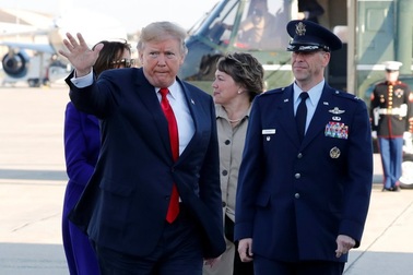 Ai tháp tùng Tổng thống Trump công du châu Á?