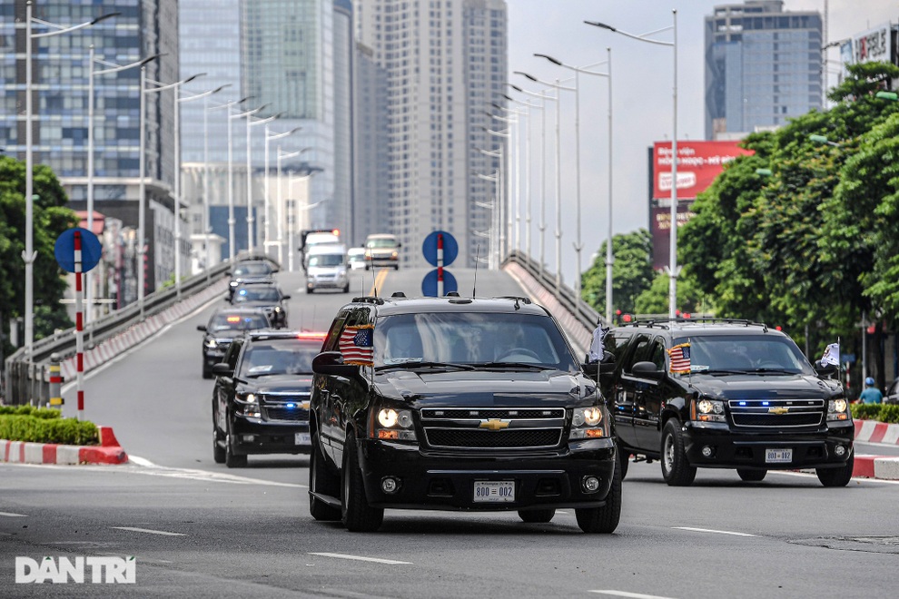 Soi dàn xe tinh hoa công nghiệp ô tô Mỹ lăn bánh trên đường phố Hà Nội - 2