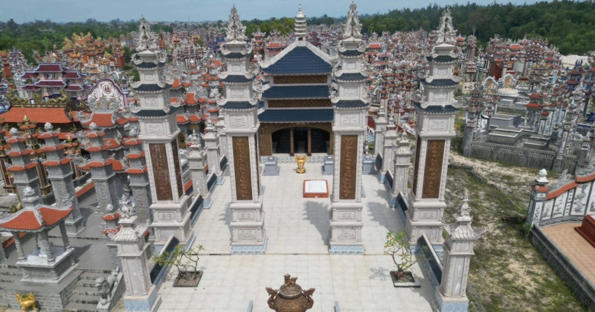 "Thành phố lăng mộ" tiền tỷ ở làng chài nghèo khó một thời