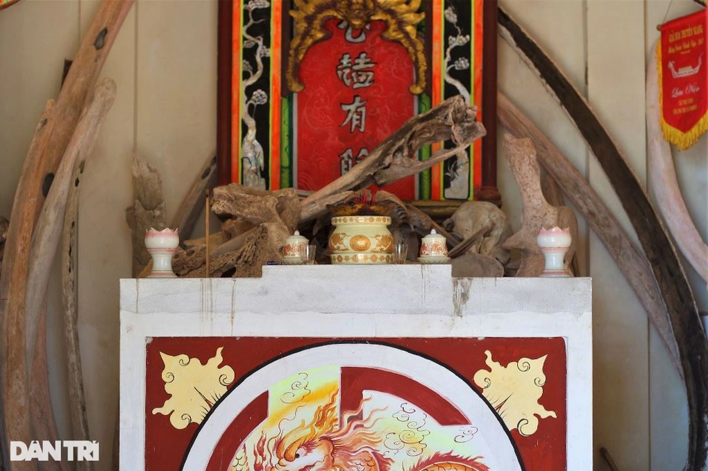 Chuyện về con thuyền kỳ lạ trên đất liền khiến cả làng phải chịu tang - 5 Chuyện về con thuyền kỳ lạ trên đất liền khiến cả làng phải chịu tang - 5