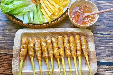 Nem lụi nướng cực ngon và công thức pha nước chấm đơn giản tại nhà