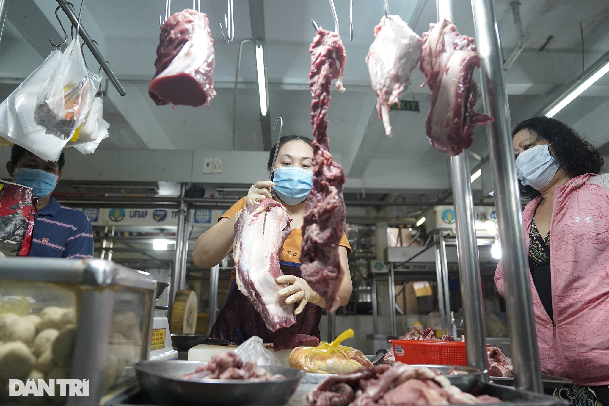 Tiểu thương ở TPHCM không thể tới chợ bán hàng vì sống trong khu phong tỏa - 8 Tiểu thương ở TPHCM không thể tới chợ bán hàng vì sống trong khu phong tỏa - 8