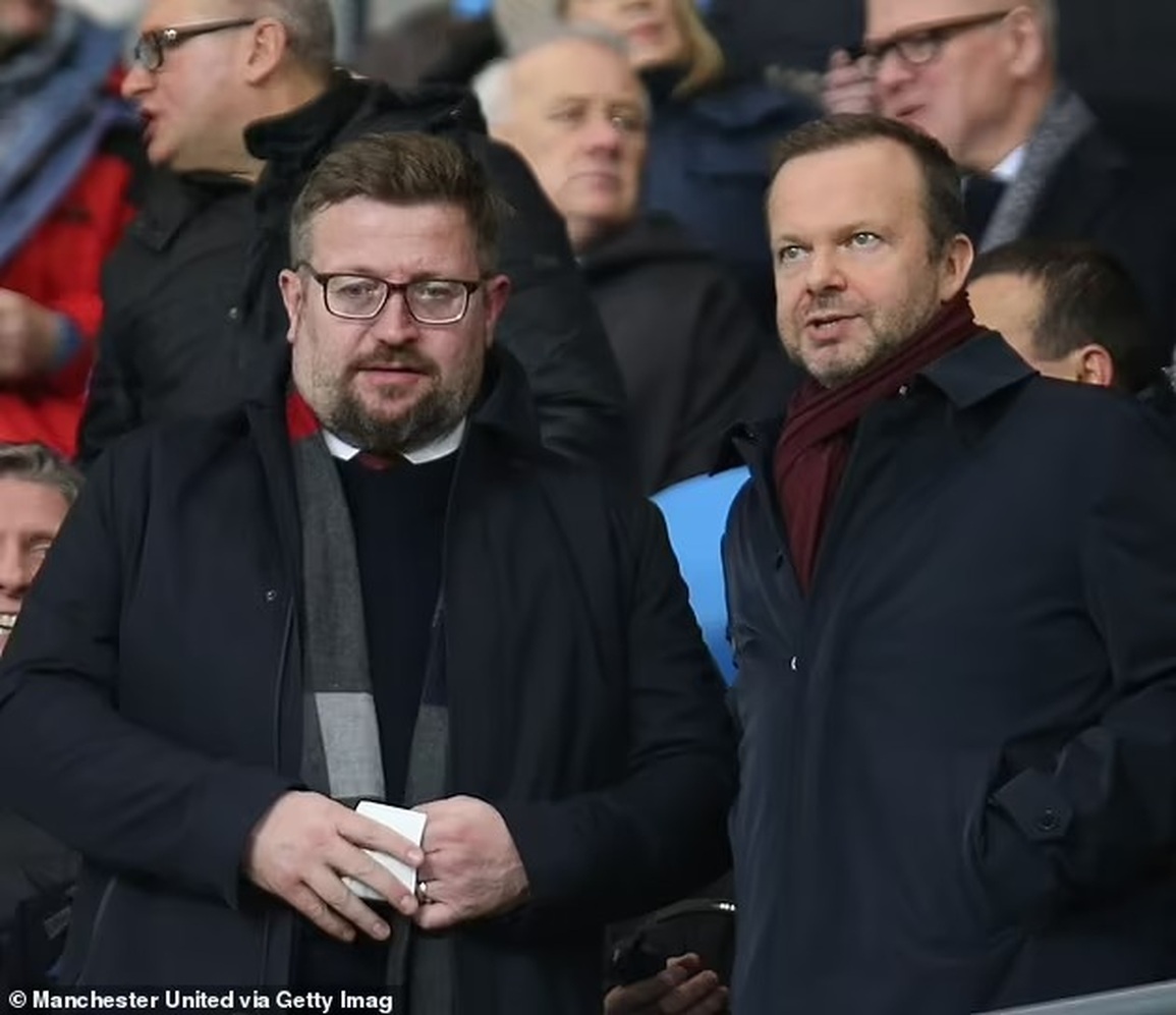 Động thái bất ngờ của sếp lớn Man Utd trước khi từ chức - 1 Động thái bất ngờ của sếp lớn Man Utd trước khi từ chức - 1