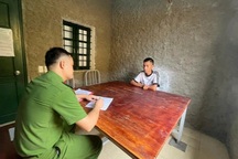 Tạm giữ 14 đối tượng đi xe máy, dùng dao chém 2 người đi đường