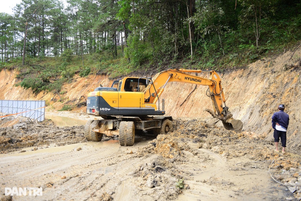 Mưa lớn dị thường gây sạt lở loạt đèo xung yếu ở Lâm Đồng - 5 Mưa lớn dị thường gây sạt lở loạt đèo xung yếu ở Lâm Đồng - 5