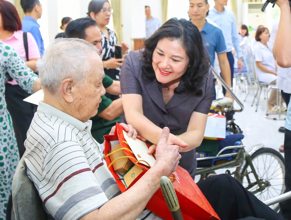 Trao quà của Tổng Bí thư Tô Lâm tới các thương binh nặng tại Bắc Ninh - 3 Trao quà của Tổng Bí thư Tô Lâm tới các thương binh nặng tại Bắc Ninh - 3