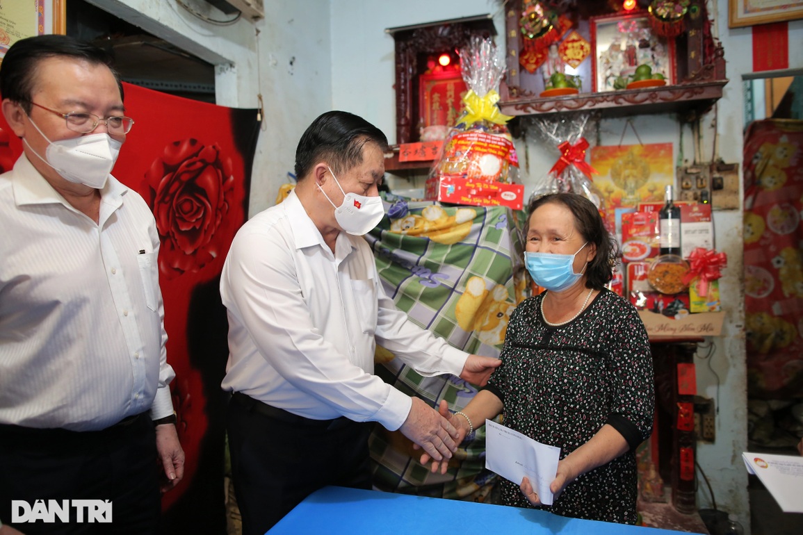 Trưởng ban Tuyên giáo Trung ương thăm Công an TPHCM và gia đình chính sách - 7 Trưởng ban Tuyên giáo Trung ương thăm Công an TPHCM và gia đình chính sách - 7